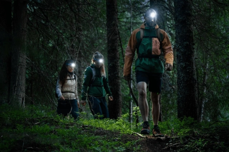 Silný a rovnomerný svetelný výkon 450 lm