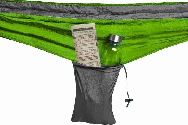 Kompaktný obal aj vrecko na drobnosti