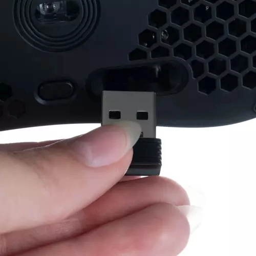 Bezdrôtové 2,4 GHz a nabíjateľná batéria