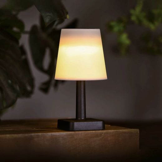 Biela solárna stolná lampa s teplým bielym LED svetlom