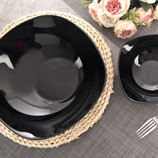 Moderný čierny dizajn pre každý stôl