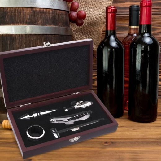 Všetko pre otvorenie a servírovanie v jednom boxe