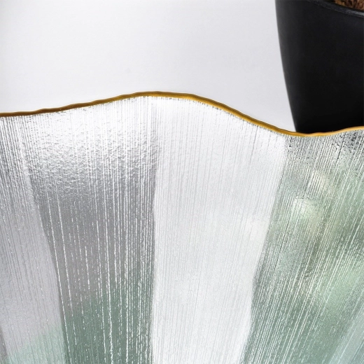 Textúrované číre sklo pripomínajúce krištáľ