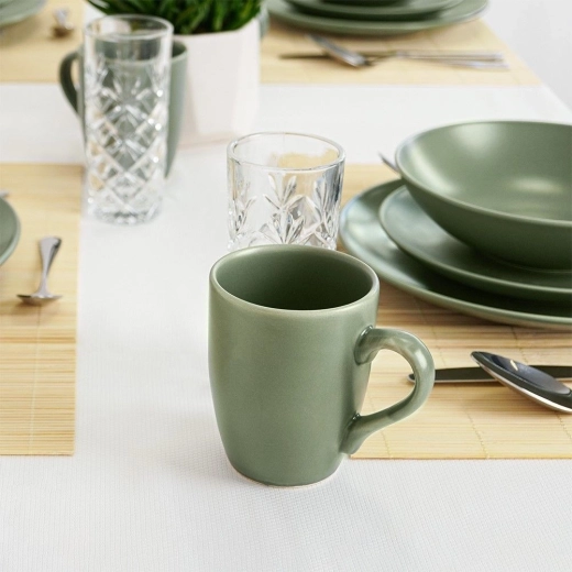 Moderná matná zelená pre štýlové stolovanie