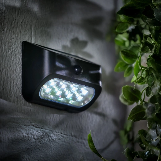 Solárne nástenné svietidlo s pohybovým senzorom a 8 LED