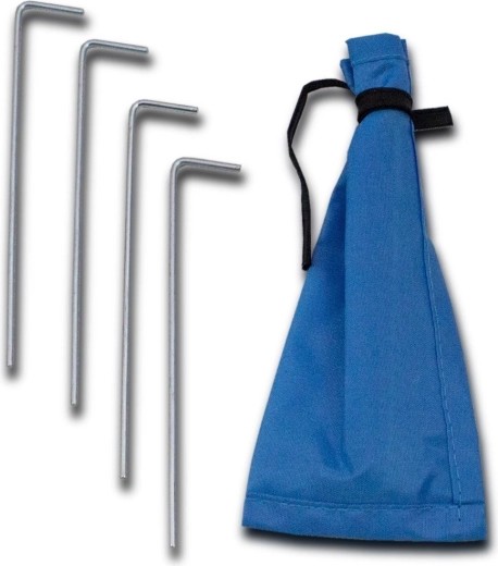 Stabilný vonku vďaka ukotveniu kolíkmi