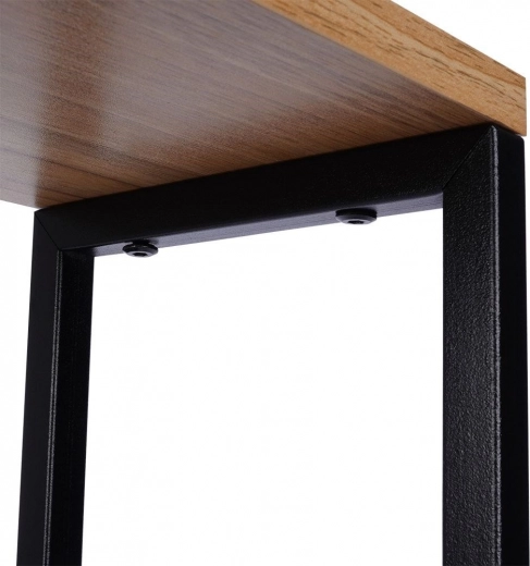 Pevná kovová konštrukcia a drevodekor