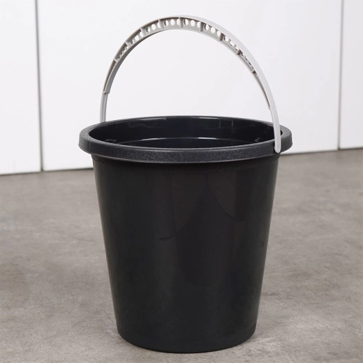 Odolný plast a stabilný okraj