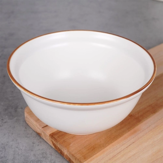 Elegantný dizajn s kontrastným lemom