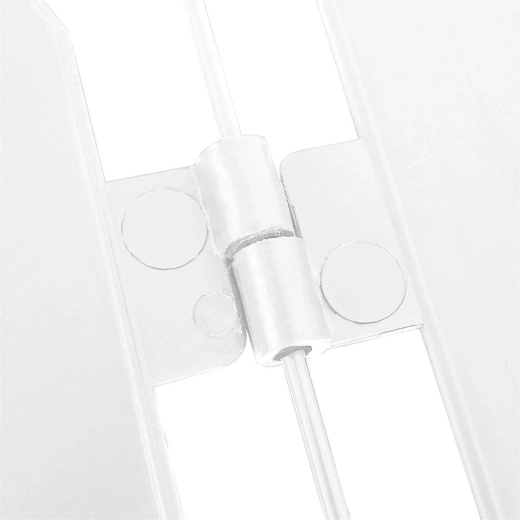 Odolný materiál s kovovými spojkami