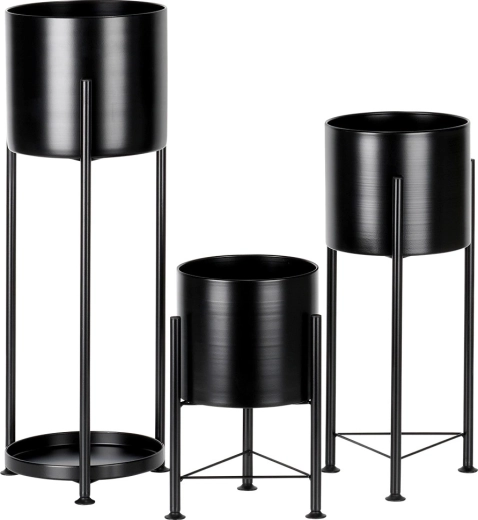 Pevná kovová konštrukcia v štýlovej čiernej