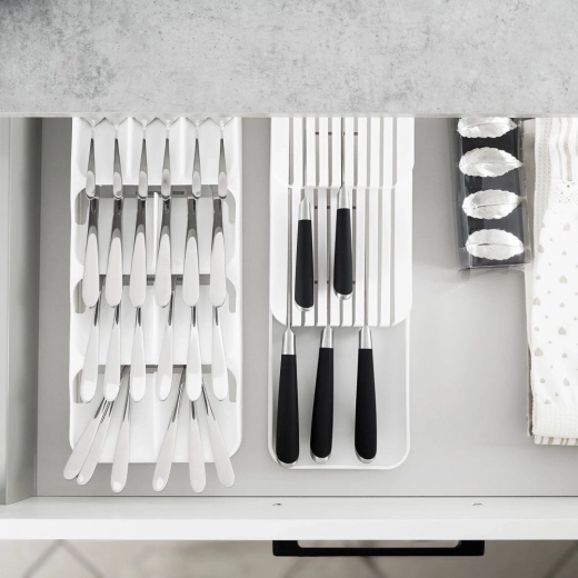 Univerzálny do väčšiny zásuviek