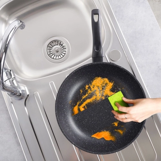 Kompatibilný so všetkými sporákmi a jednoduché čistenie