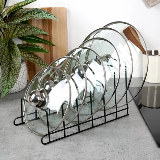 Odolná kovová konštrukcia v čiernej