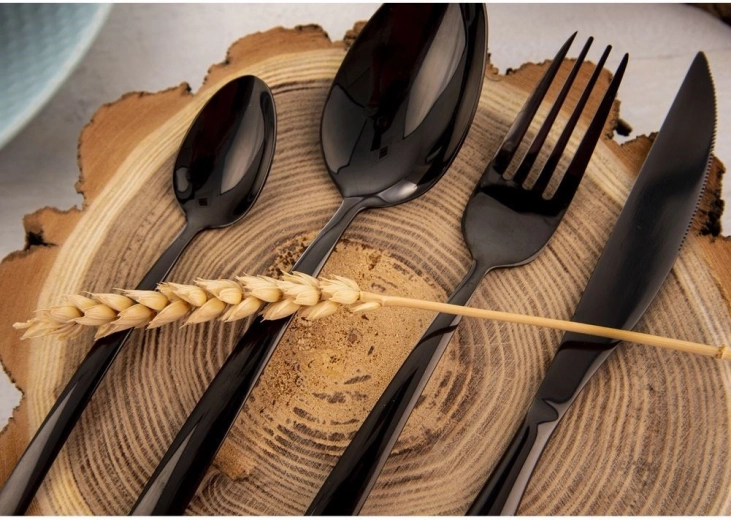 Moderný čierny dizajn pre každý stôl