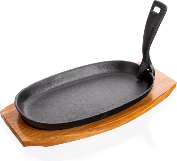Liatinová oválna panvica 23 × 14 cm s dreveným prkénkom GRADA