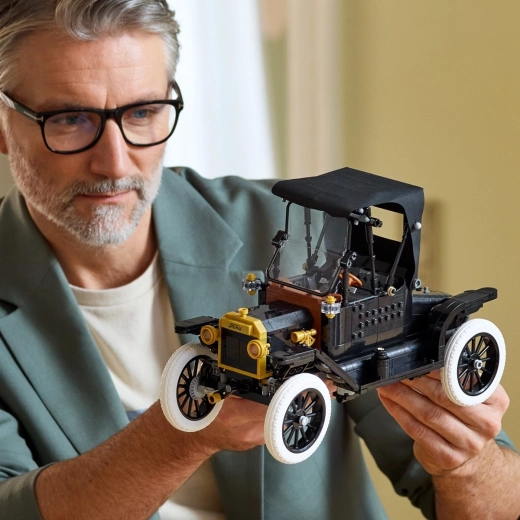 Elegantný výstavný model