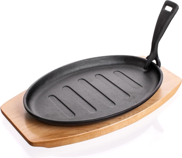 Liatinová panvica 27 × 17,5 cm s drevenou doskou Grada