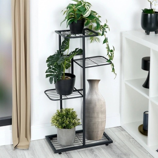 Šetrí miesto a vytvára vertikálnu zeleň