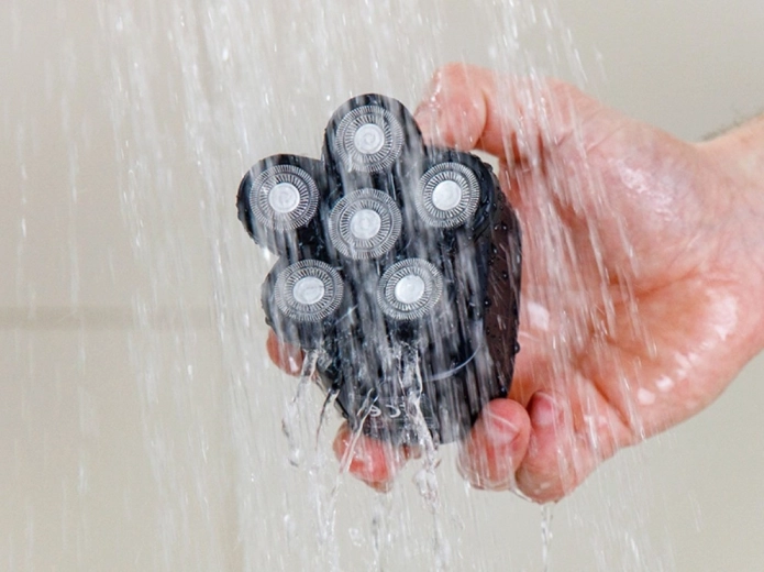 Vodotesné prevedenie IPX6 pre suché aj mokré holenie