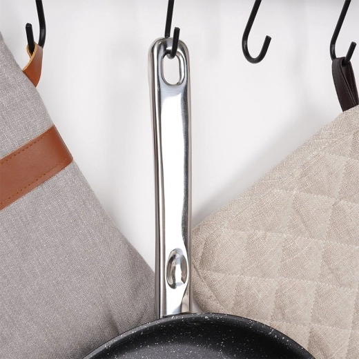 Odolná nerezová konštrukcia a pohodlné zavesenie