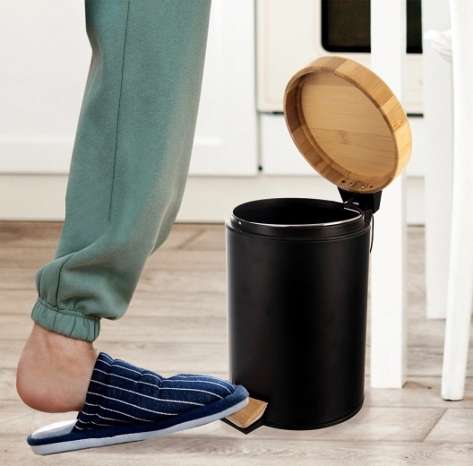 Hygienické pedálové otváranie bez dotyku rúk