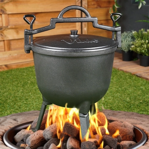 Stabilná trojnožka pre bezpečné varenie nad ohňom