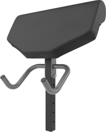 Precízna izolácia bicepsov a tricepsov