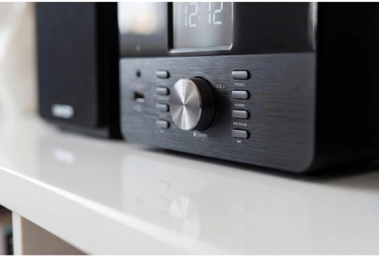 FM rádio s RDS a prehľadné ovládanie