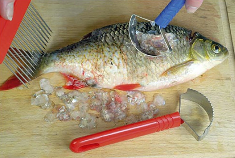 Praktická pomôcka pre kuchyňu aj rybárov