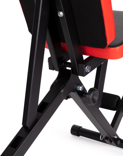 Stabilná kovová konštrukcia a pohodlné polstrovanie