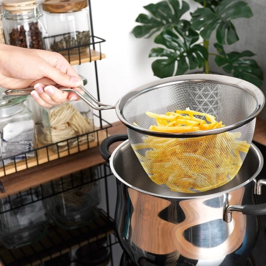 Bezpečná manipulácia nad hrncom