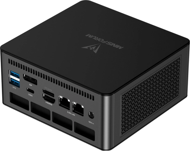 Bohatá konektivita a podpora až 4 monitorov