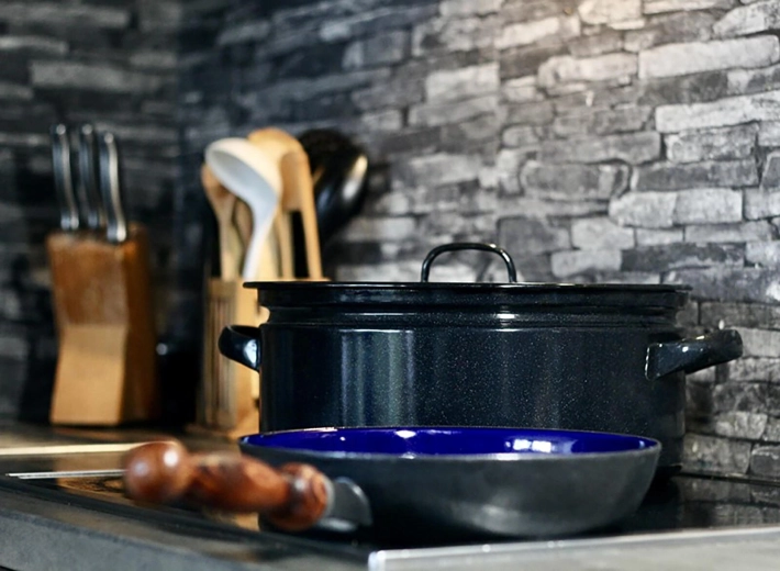 Kompatibilný s indukciou aj všetkými typmi sporákov