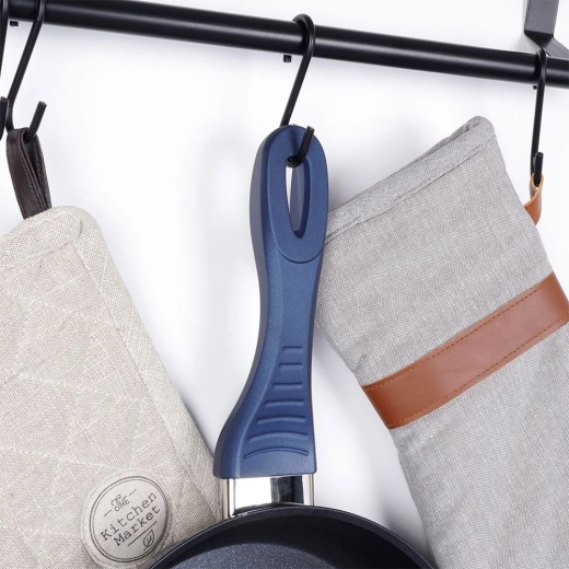 Ergonomická rukoväť s otvorom na zavesenie