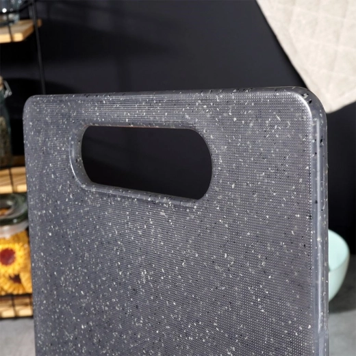 Hygienické: neabsorbuje pachy ani tekutiny