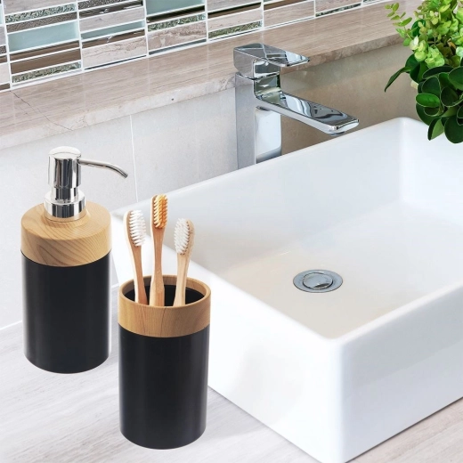 Elegantná kombinácia čiernej a dreva