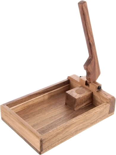 Odolné akáciové drevo a kov