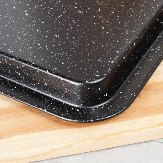 Nepriľnavý granitový povrch pre čisté pečenie