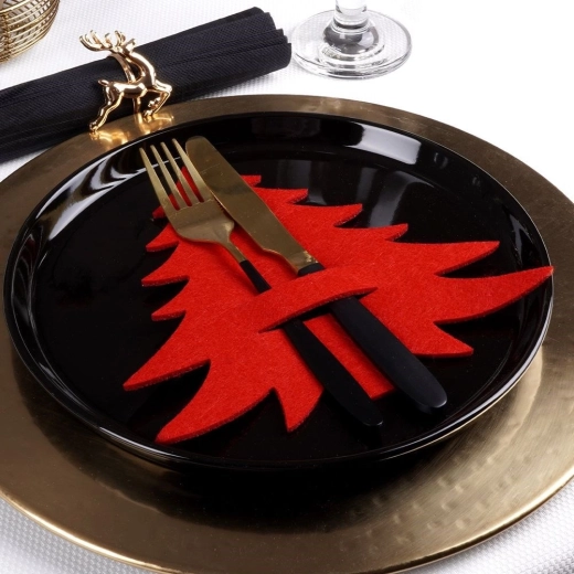 Výrazný červený filc pre dokonalú vianočnú atmosféru