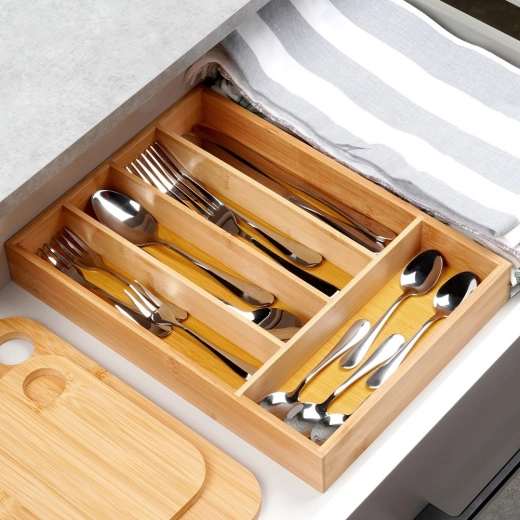 Pasuje do bežných kuchynských zásuviek