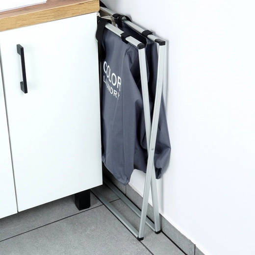 Skladací a priestorovo úsporný rám