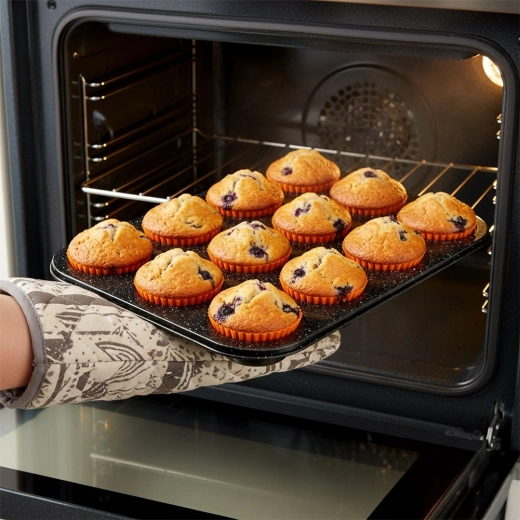 Stabilná kovová forma pre rovnomerné prepečenie