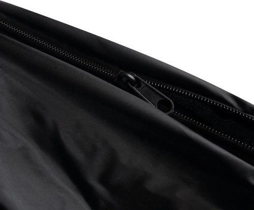 Praktické detaily: dvojitý zips a doplnky
