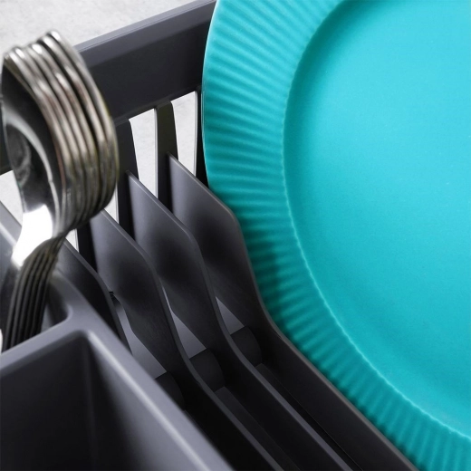 Kapacita až 12 tanierov a miesto na hrnčeky