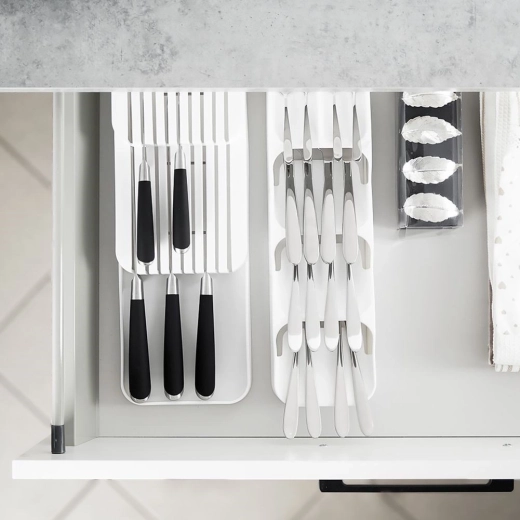 Úsporný dizajn do úzkych zásuviek