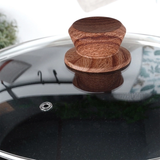 Sklenená pokrievka a chladná rukoväť v drevodekore