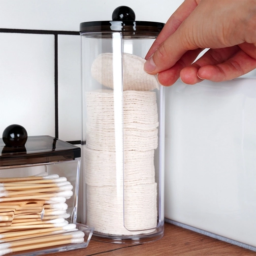 Praktický dávkovač do kúpeľne