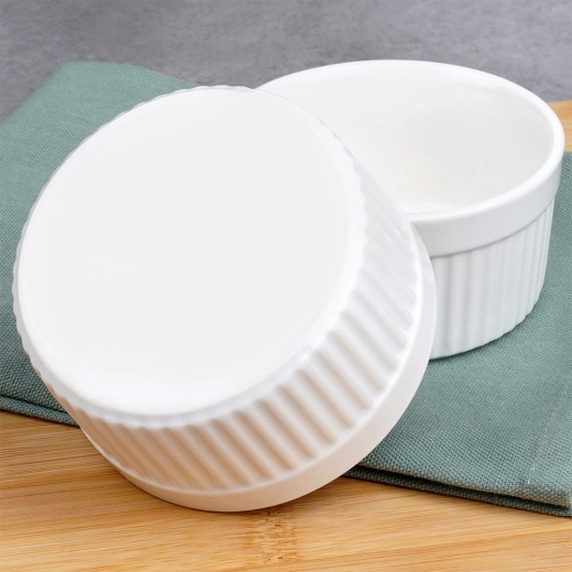 Elegantný rebrovaný dizajn a stohovateľnosť