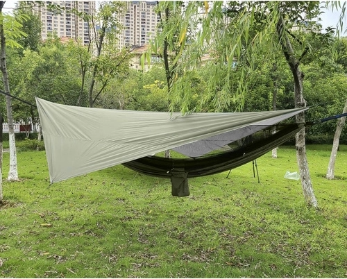 Kompletné bivakovacie riešenie: hamak + moskytiéra + tarp